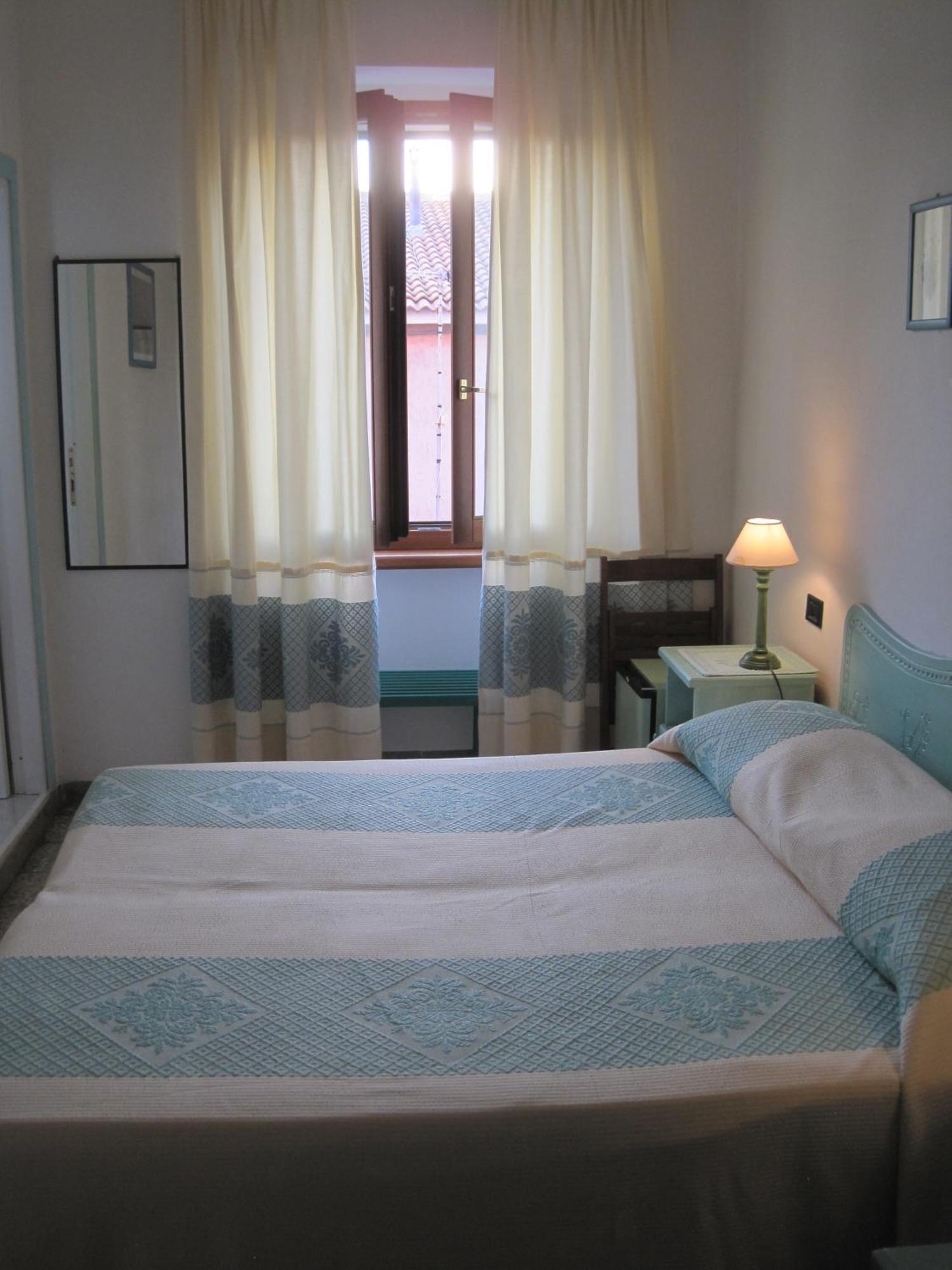 Hotel Moderno Santa Teresa Gallura Szoba fotó