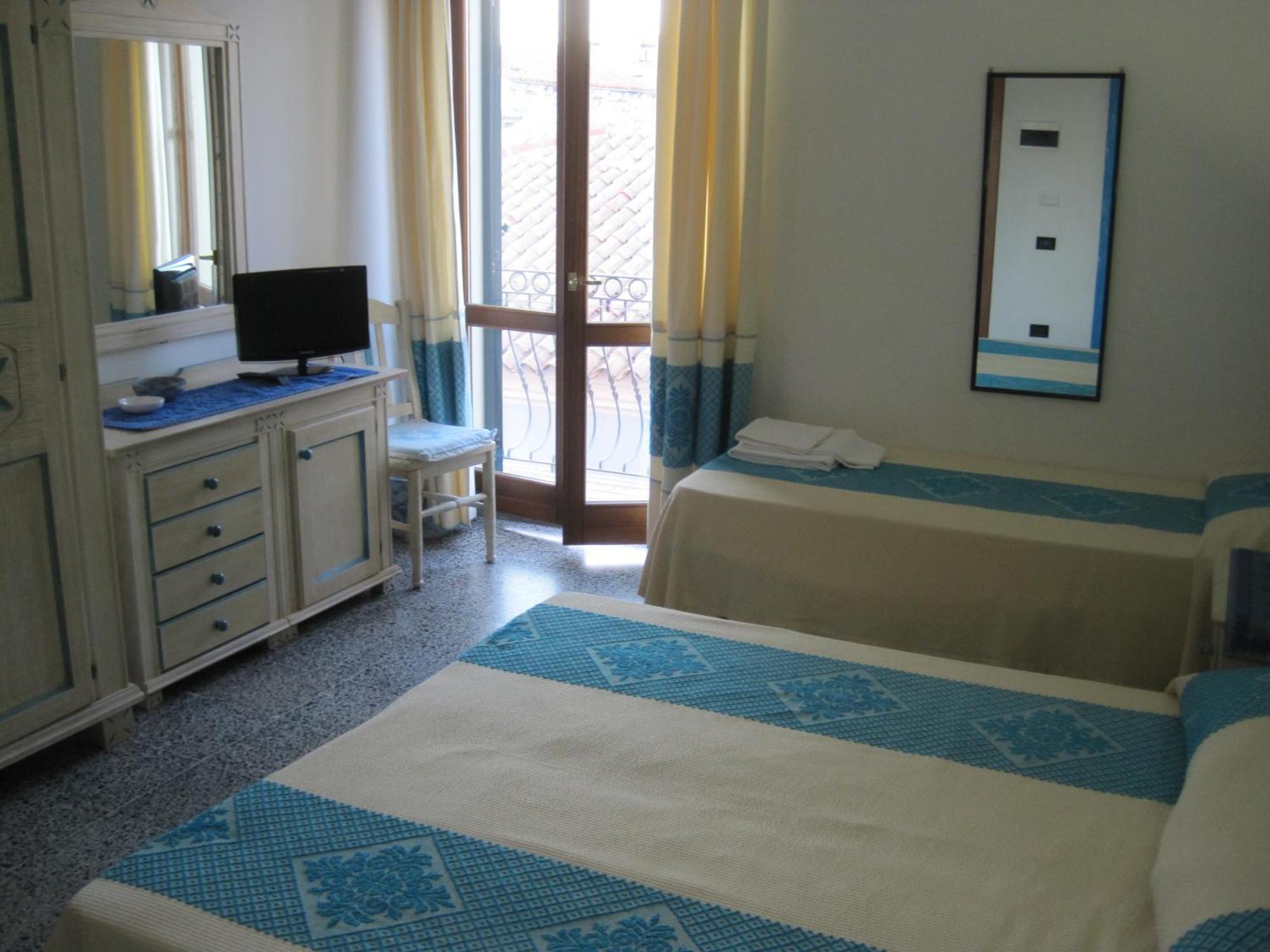 Hotel Moderno Santa Teresa Gallura Szoba fotó