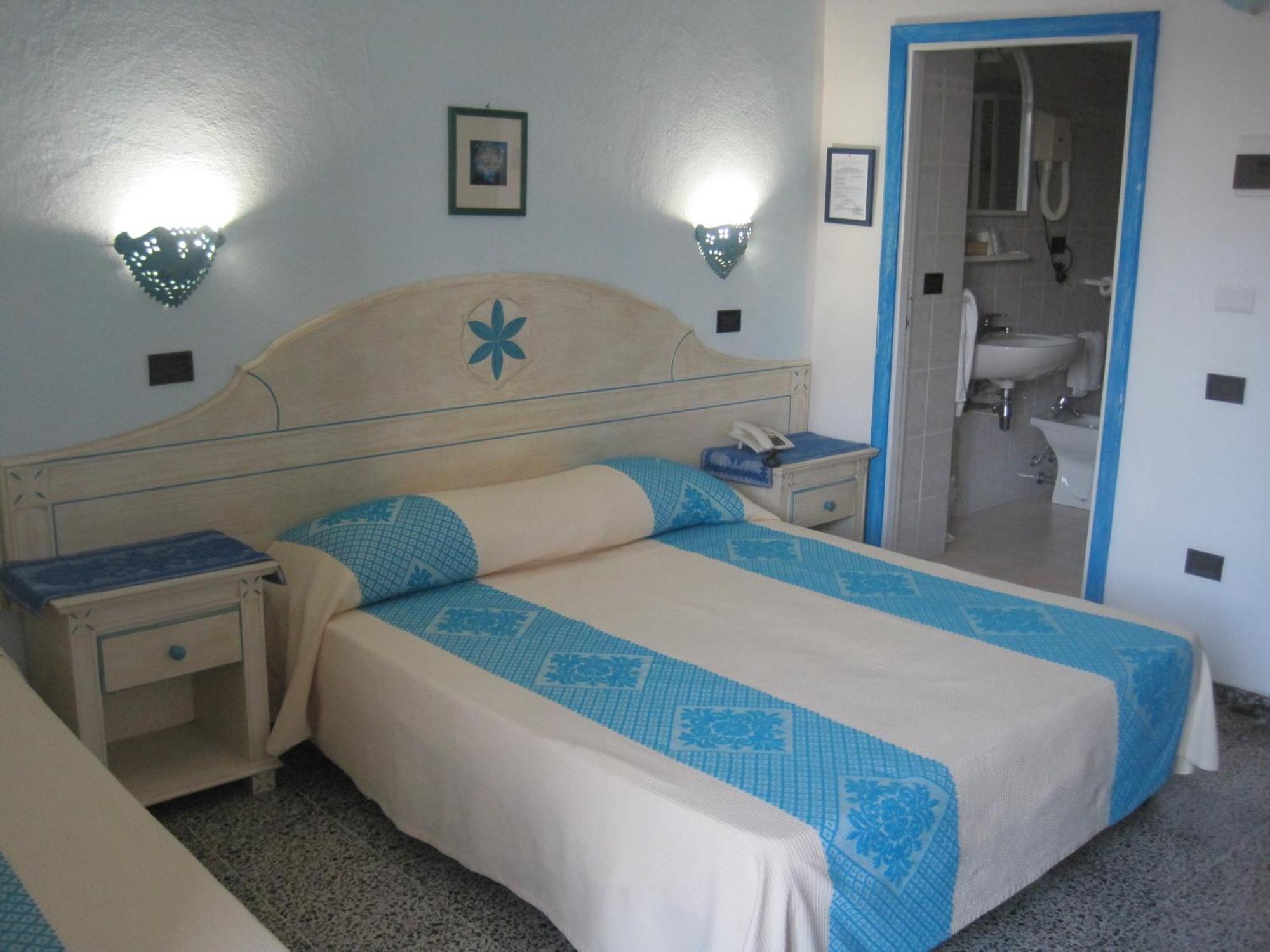 Hotel Moderno Santa Teresa Gallura Szoba fotó