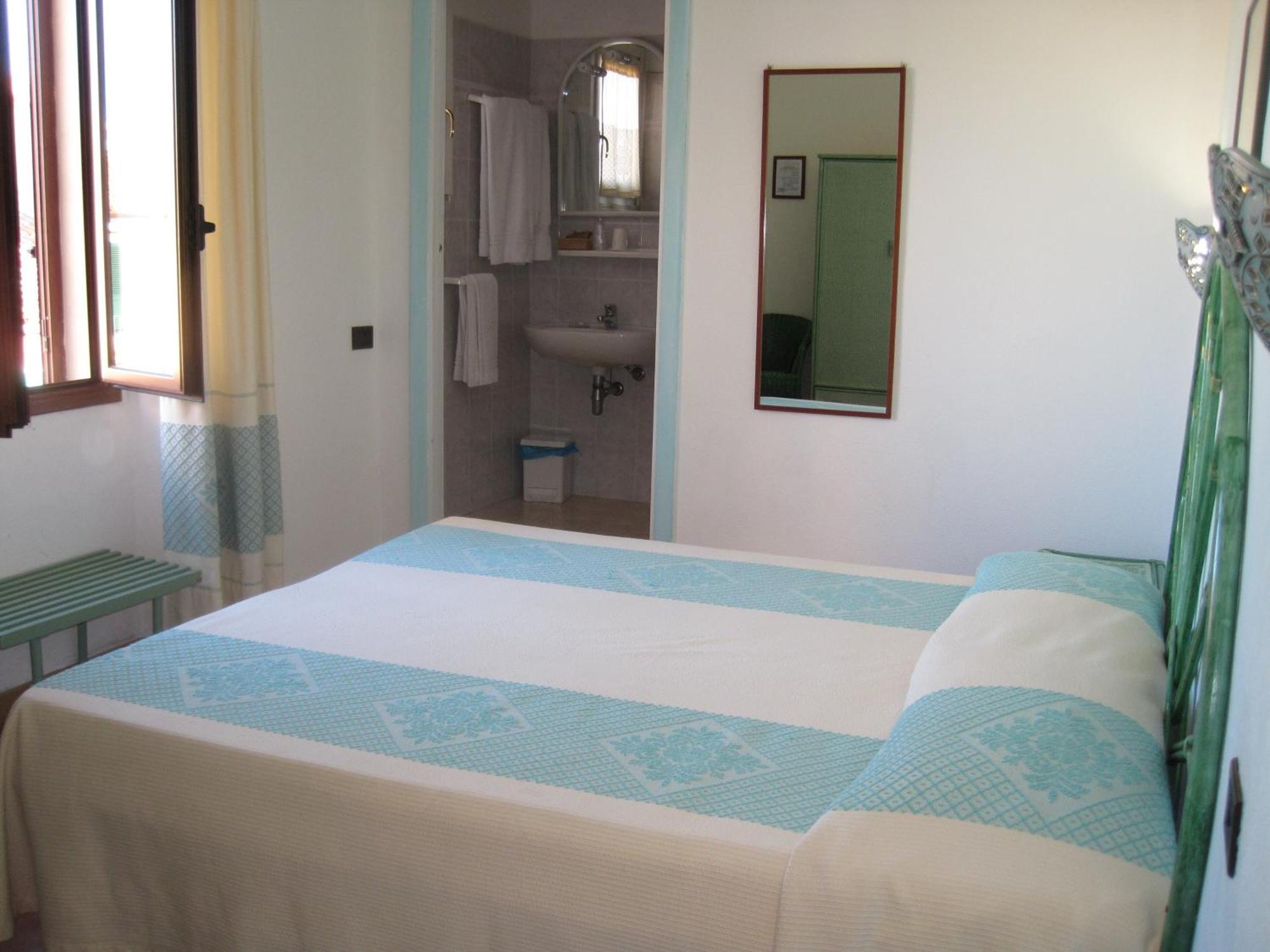 Hotel Moderno Santa Teresa Gallura Szoba fotó