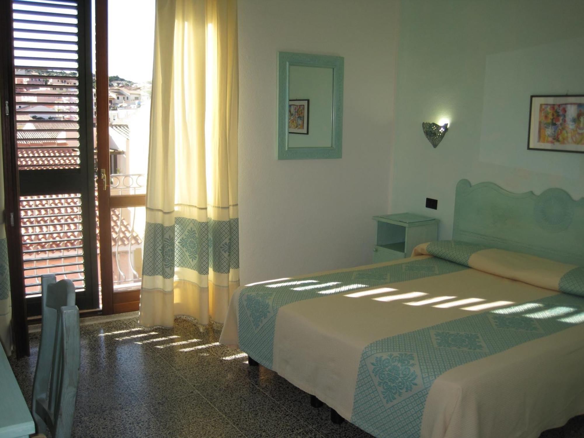 Hotel Moderno Santa Teresa Gallura Szoba fotó